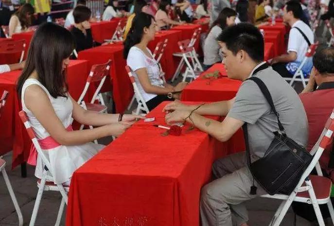 相亲男发0.52红包被拒 (相亲男发5.2红包太让人难接受)