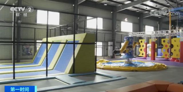 女子在蹦床馆里摔成瘫痪,18岁女孩玩蹦床脊柱断裂现状