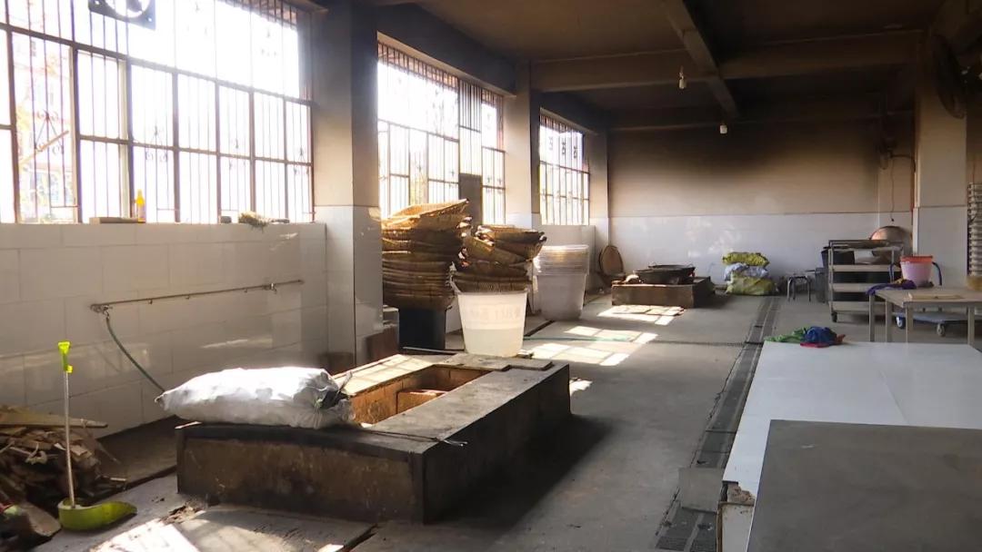 来参加婚宴，被砸伤了……维权找谁？