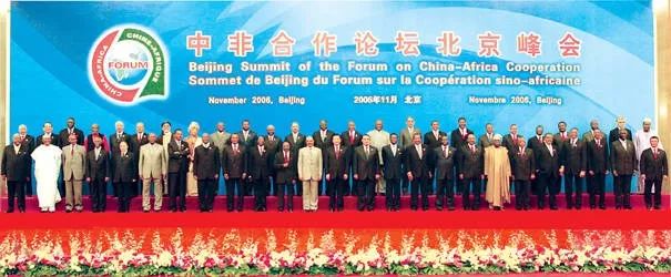 大使回忆：打上中国*旗国**，我驾车穿越10道*锁封**线