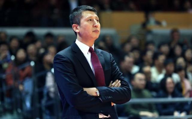 重回辽篮主场郭士强很激动连续4次凝望1处地方