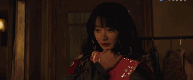 柳岩穿吊带衫,柳岩白色吊带衫