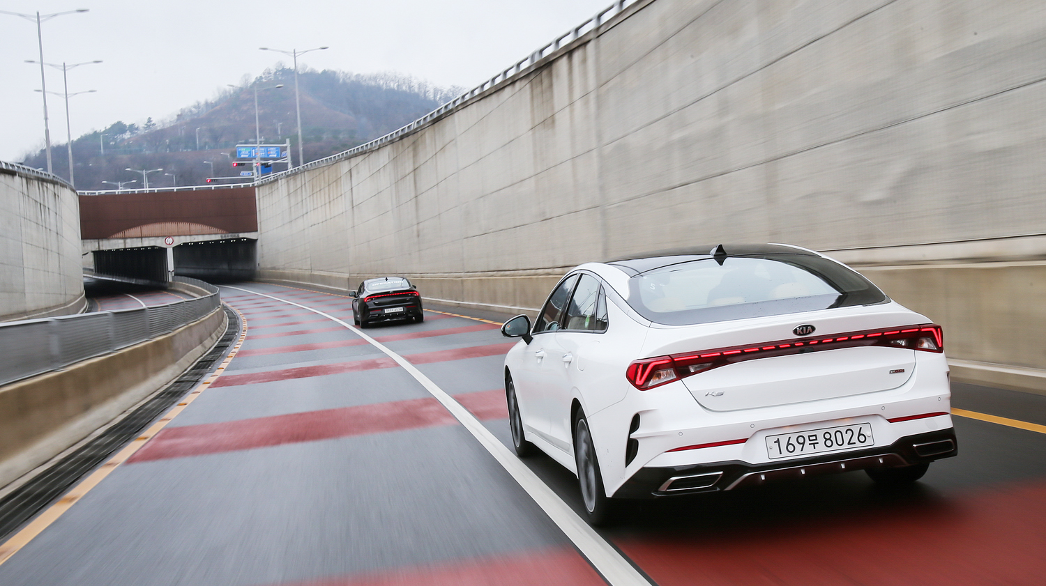 全新起亚k5高颜值运动帅气真香,起亚k5是b级车吗