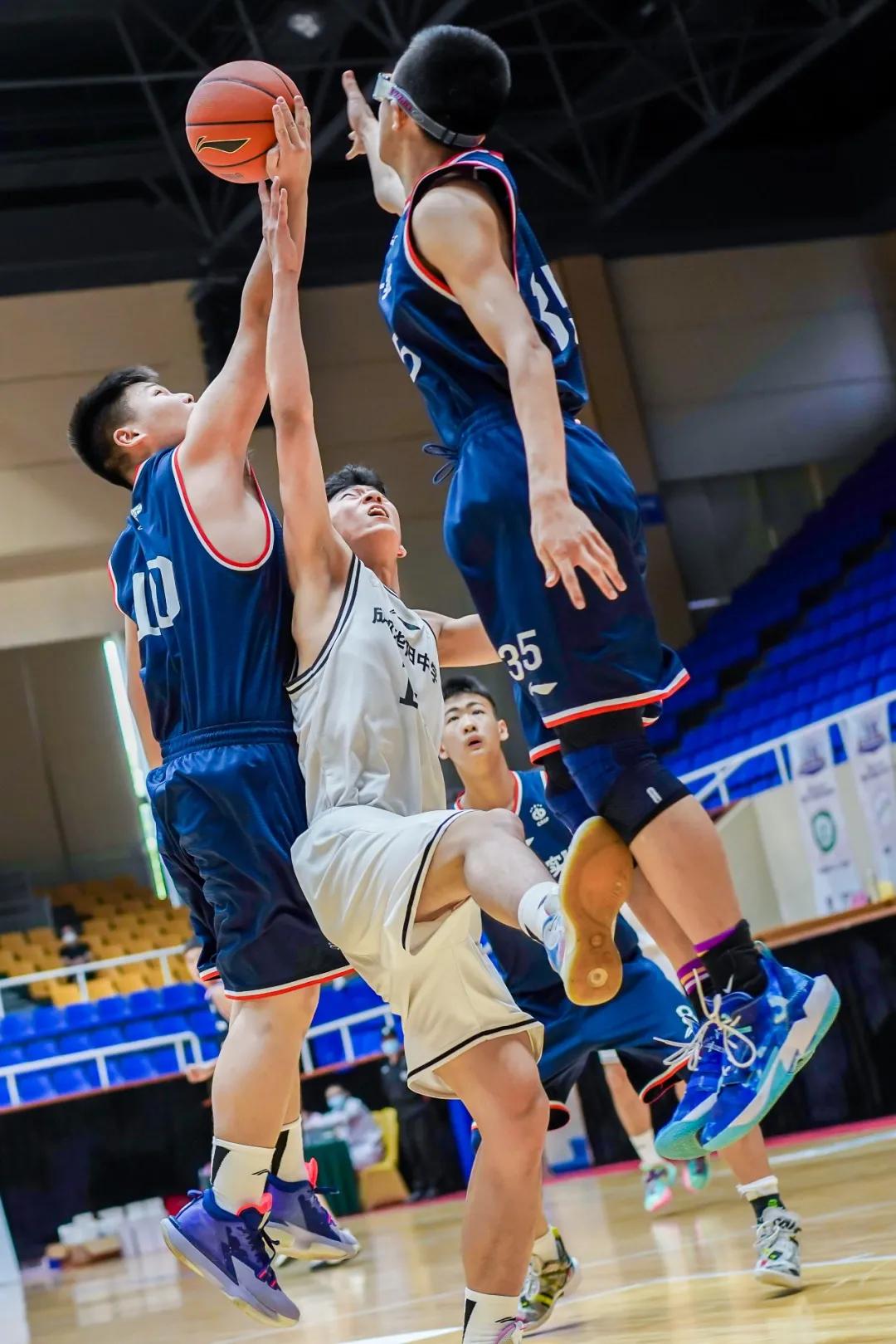 满场抢断强硬回击，重庆一实击败成都华阳，问鼎凯初西区赛冠军