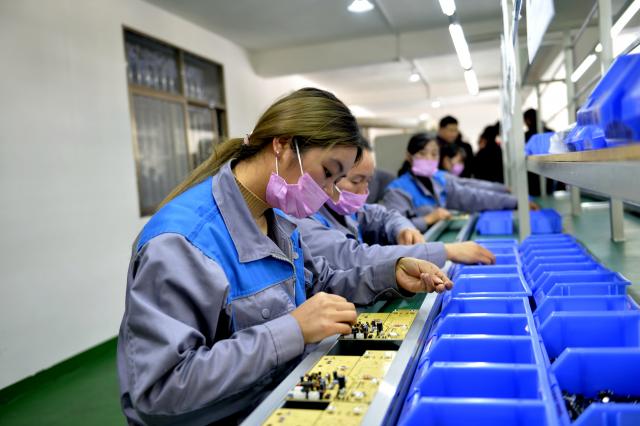 增收项目助力贫困户脱贫,脱贫攻坚项目工作进展