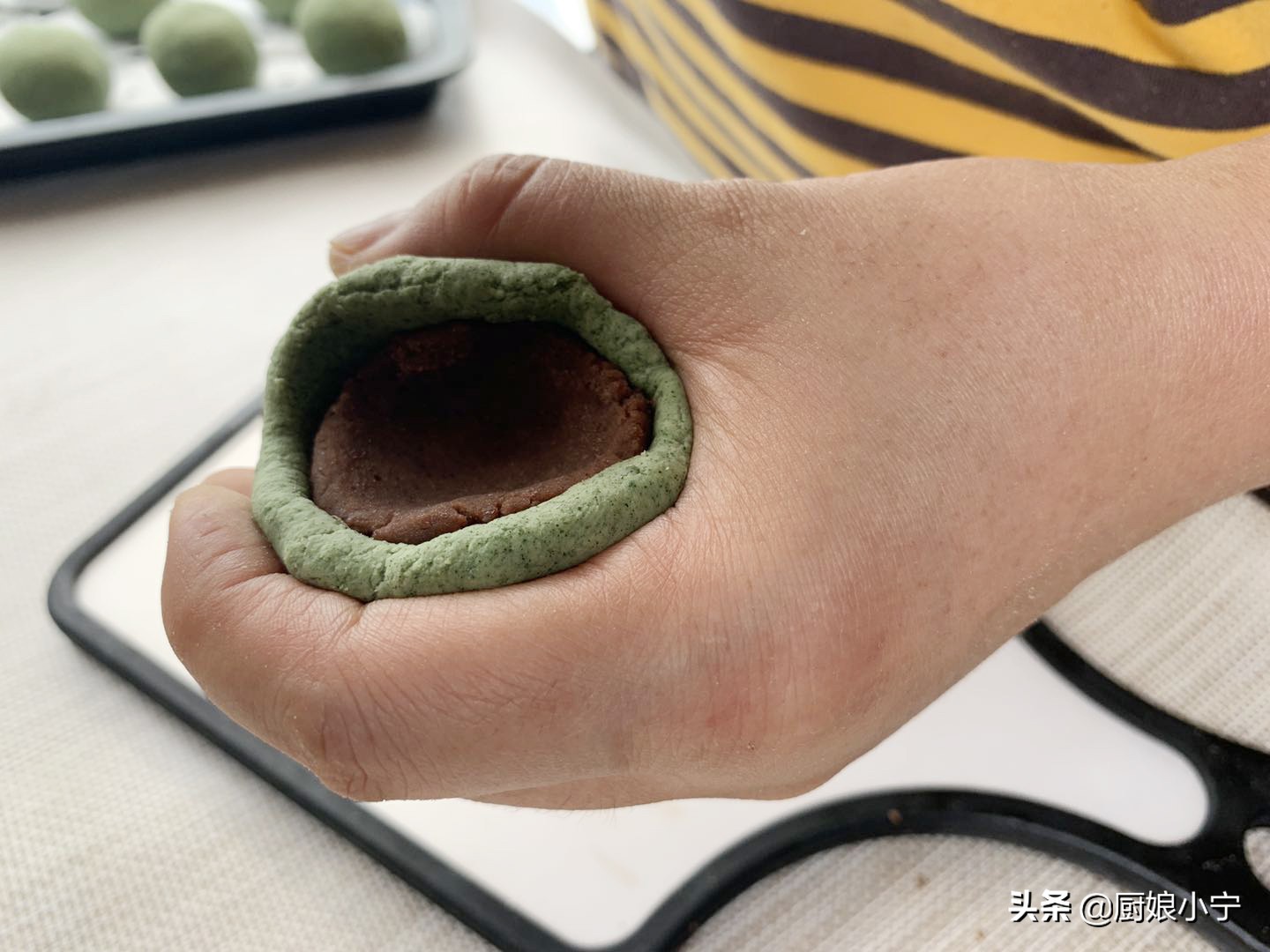 清明节吃青团青团该怎么做,清明节做的青团
