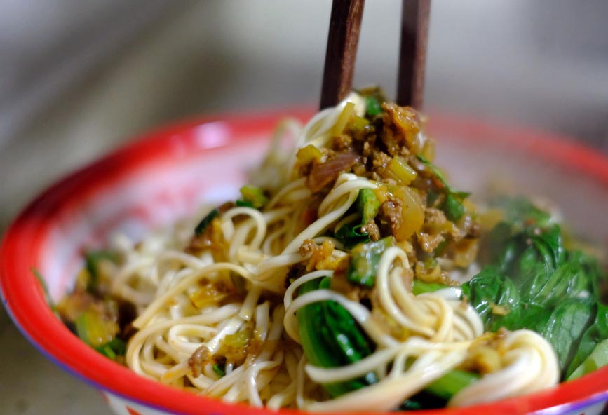 川菜大师教的葱香牛肉面，香辣过瘾，比麻辣小面更好吃