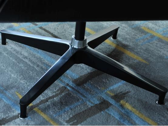 眼熟吗？腾烨伊姆斯休闲躺椅