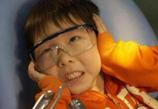 孩子被嫌弃太臭家长带去医院检查,儿子被同学嫌弃
