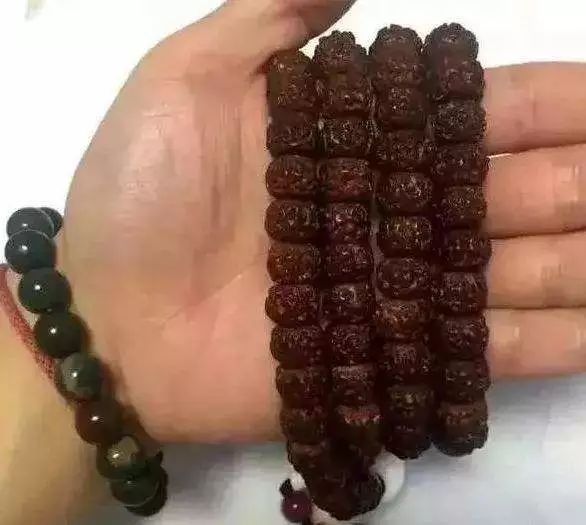 金刚菩提黑红色怎么回事,钢丝刷把金刚菩提刷黑了