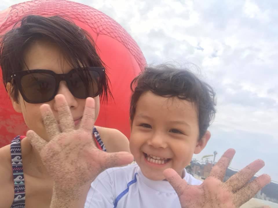 1岁女宝宝打针痛哭,1岁萌娃打针看到妈妈心疼大哭