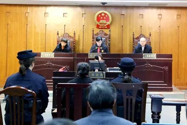 滋扰闹事如何立案,殴打辱骂恐吓他人的村霸怎么定罪