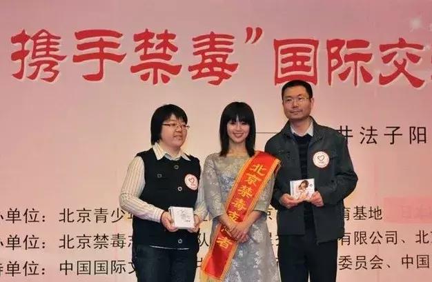 閰掍簳娉曞瓙蹇冧腑鍏呮弧浜嗕綘,閰掍簳娉曞瓙鐙櫧