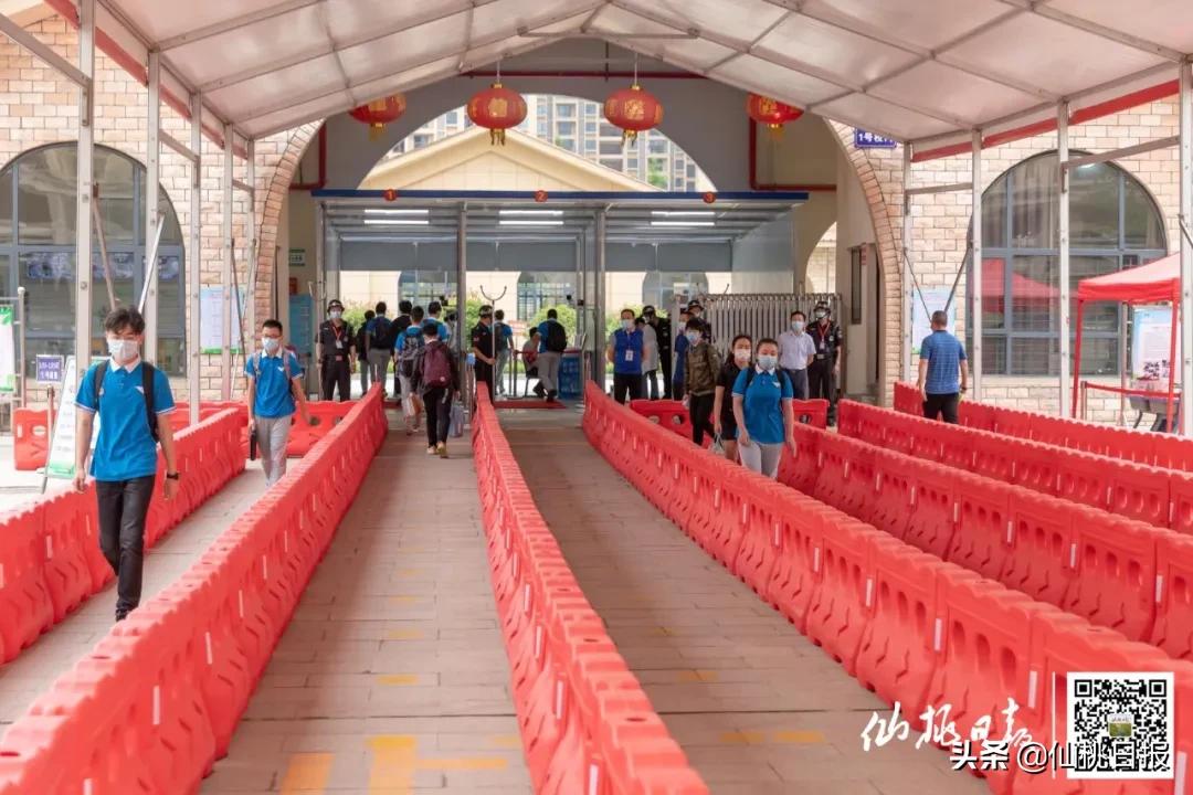 仙桃学生神兽归笼视频,神兽归笼小学家长开心到模糊