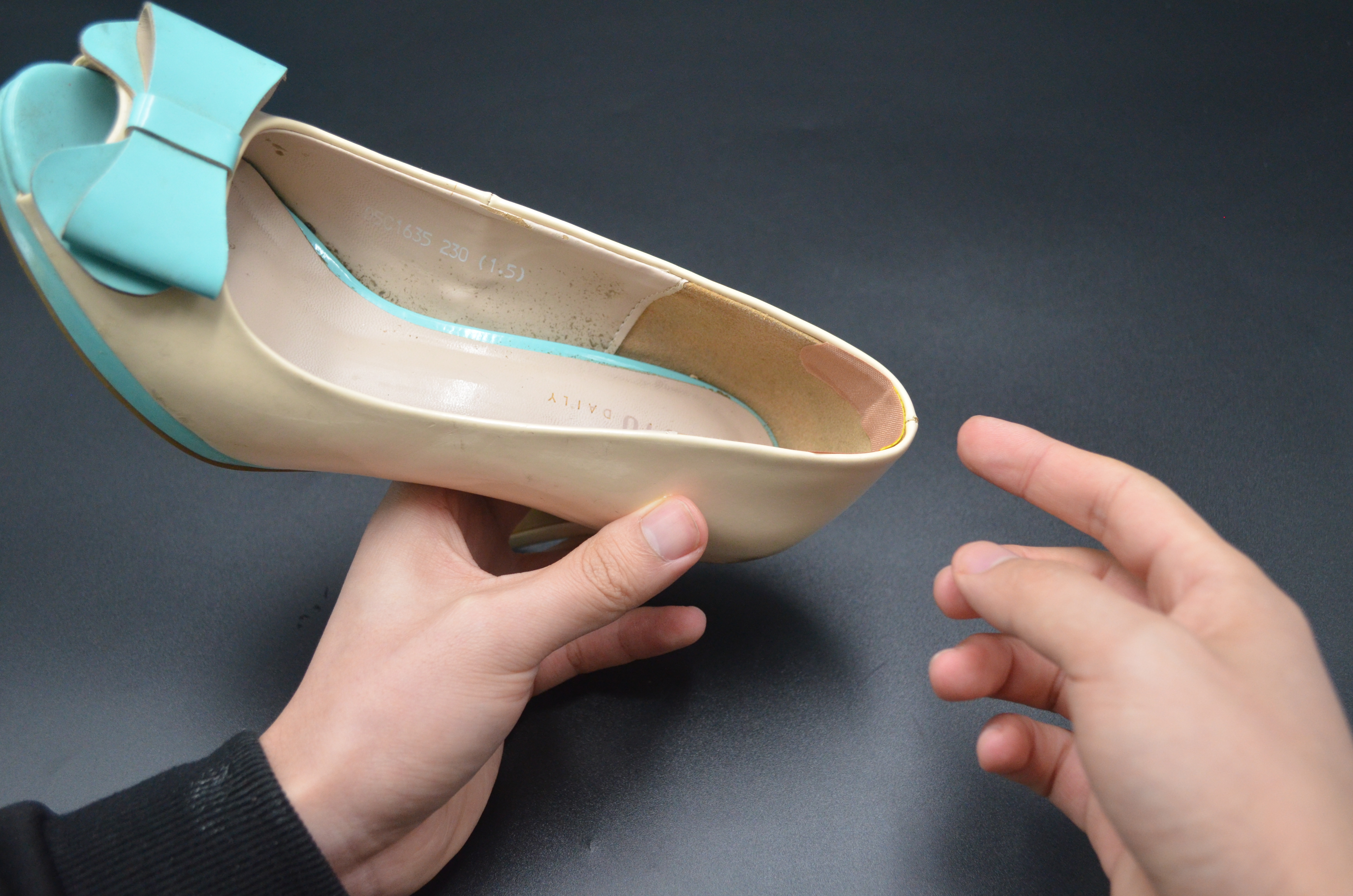 不管高跟鞋有多高鞋里放个小物件,高跟鞋不管多高都好吗