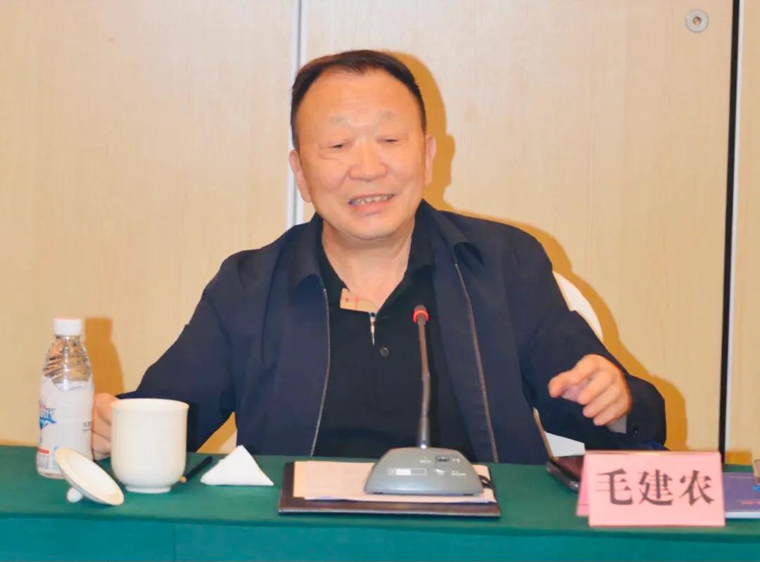 积极为设立“企业家日”建言献策省企业家研究会召开专家研讨会