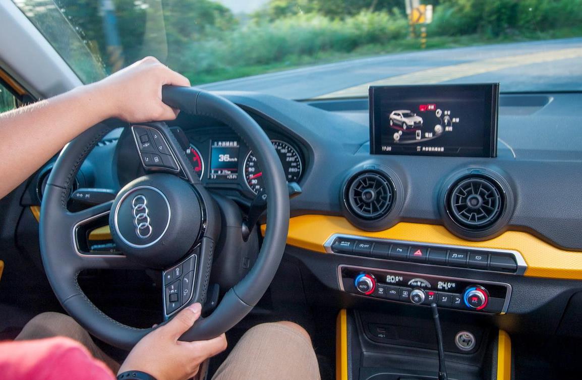 汽车方向盘变轻很松,汽车方向盘比较沉能够调轻吗