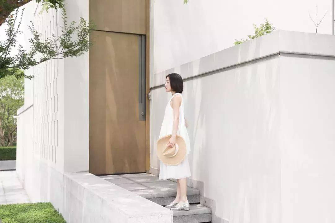 从全世界最会戴帽子的女人身上,学习一点「帽子戏法」