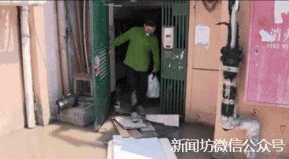 练水上漂，踏“梅花桩”，上海一小区居民出个门太难了