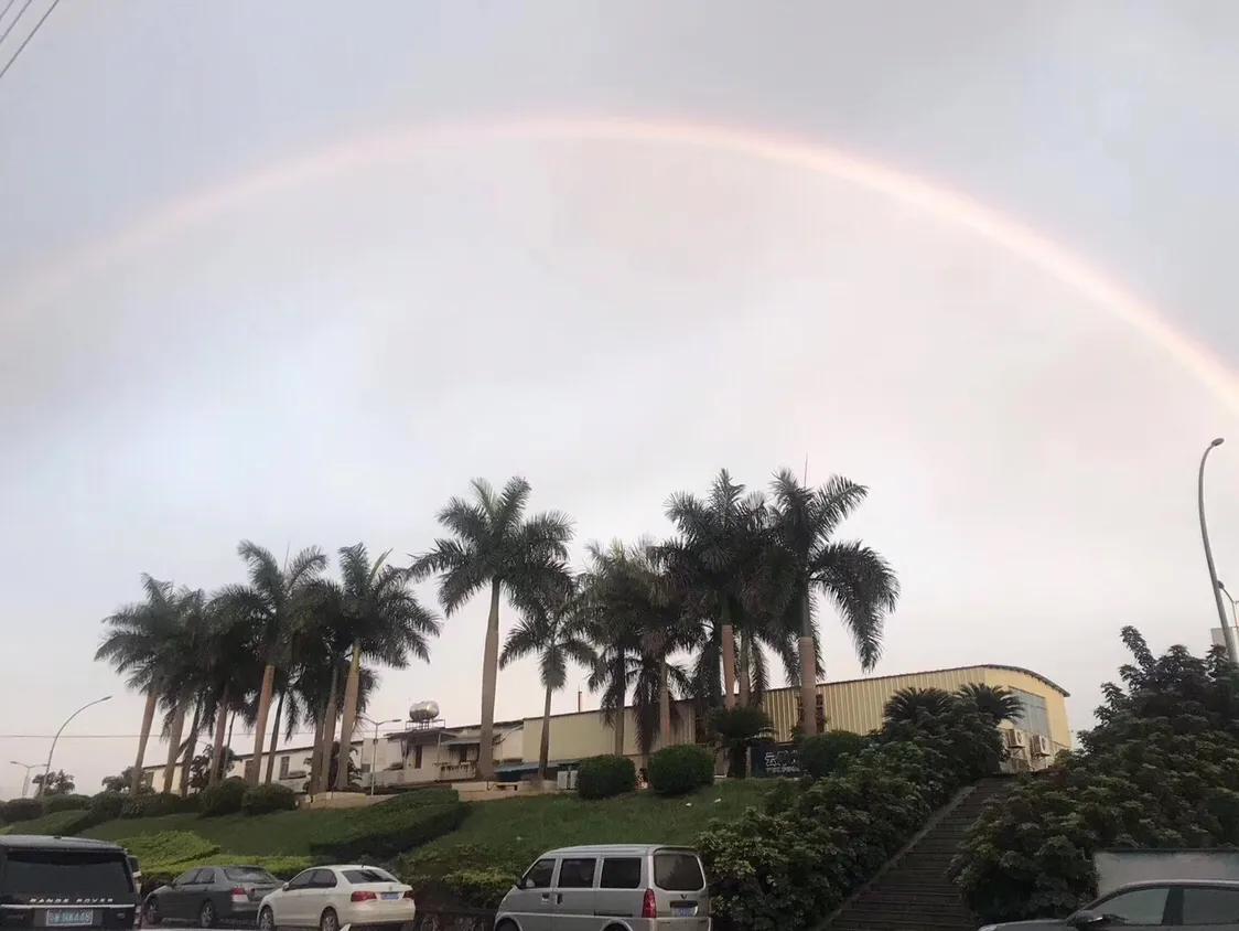 郁南都城暴雨夜景,雨后彩虹五彩丹霞太美了