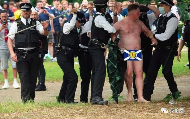 街头斗殴、醉酒裸奔...一大波短裙男子不顾警告涌入伦敦
