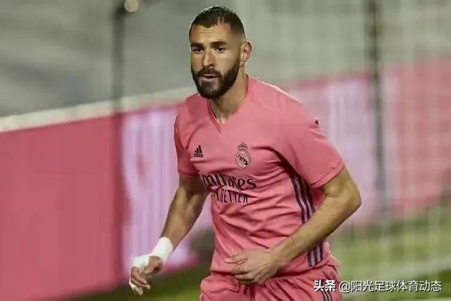 本泽马才是被低估的世界级前锋,从背锅侠到球队英雄