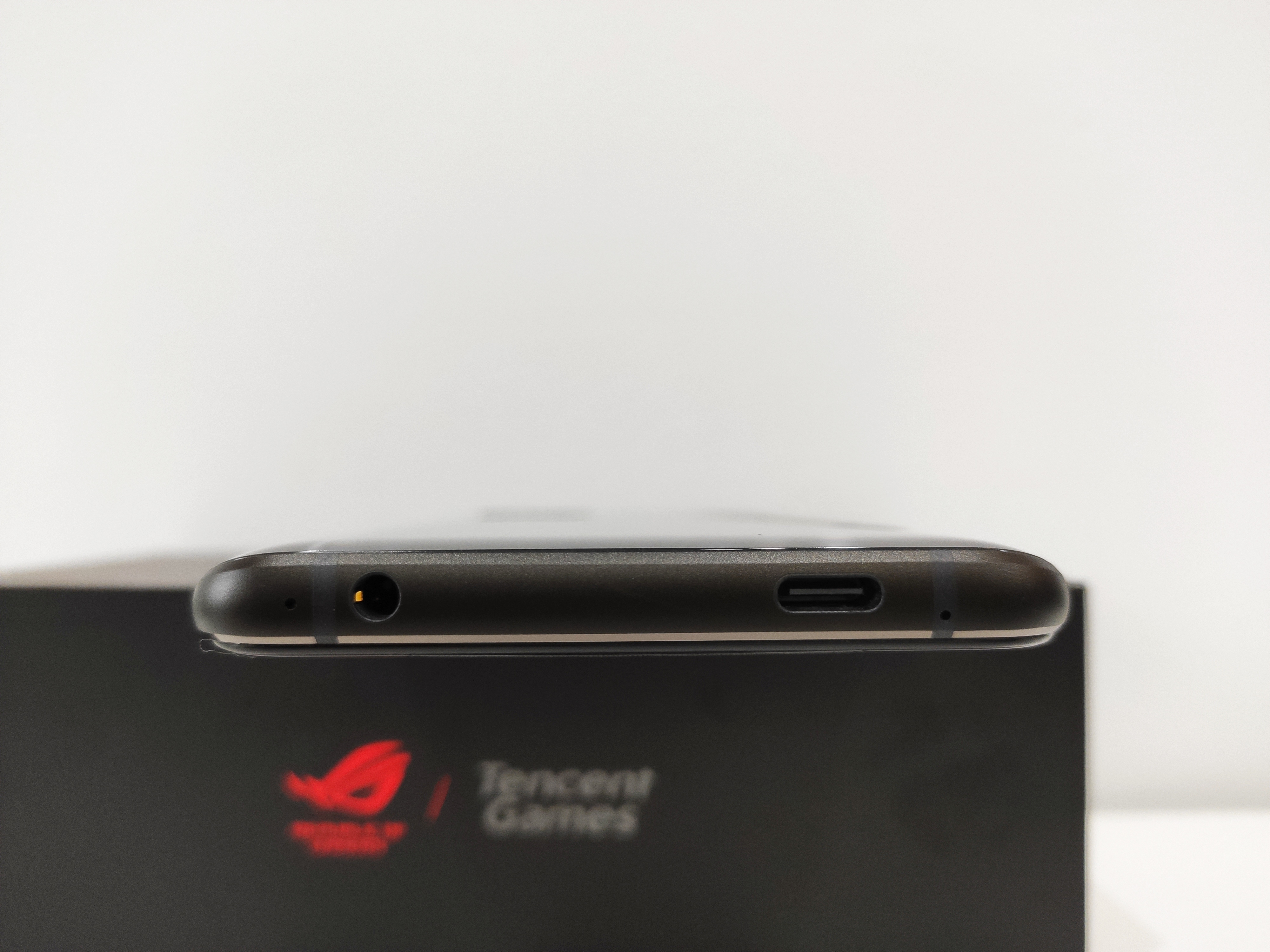 华硕rog手机2代吃鸡黑科技,华硕rogstrixz370-hgaming