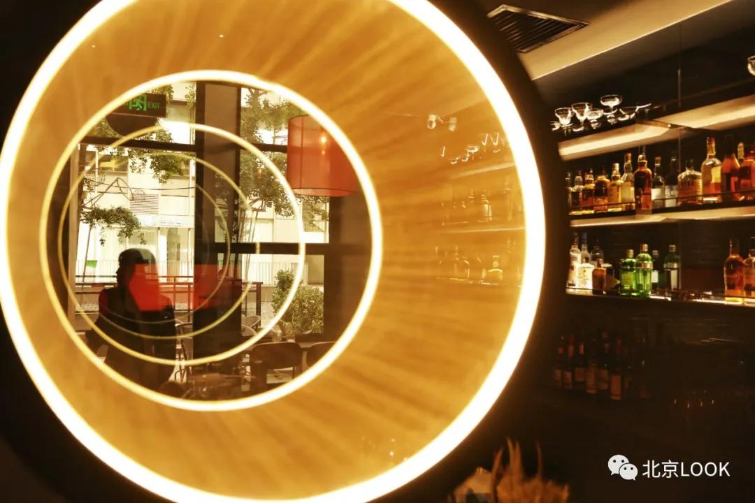 国贸旁边的楼顶酒吧,国贸下的酒