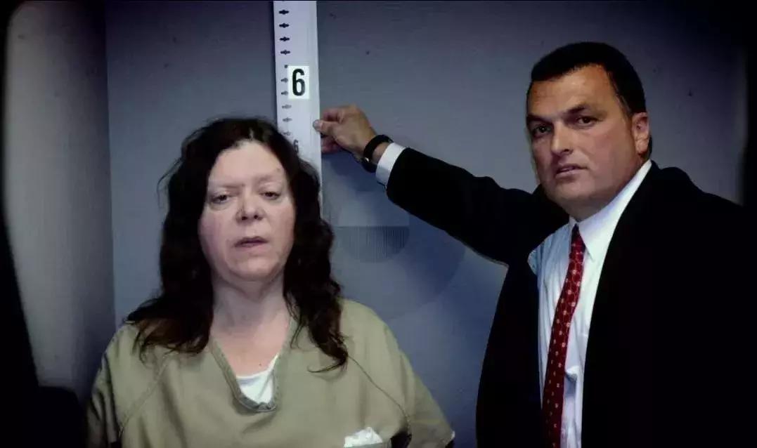 没人追的女生和很多人追的女生，未来的境遇如何？