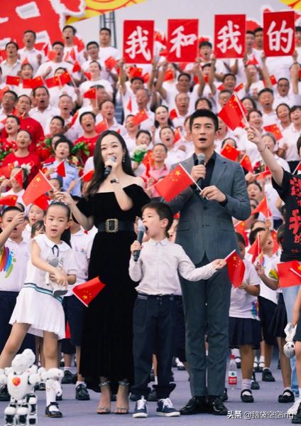 6岁嗯哼模样变帅气暖男气质爆棚,霍思燕嗯哼剃板寸视频