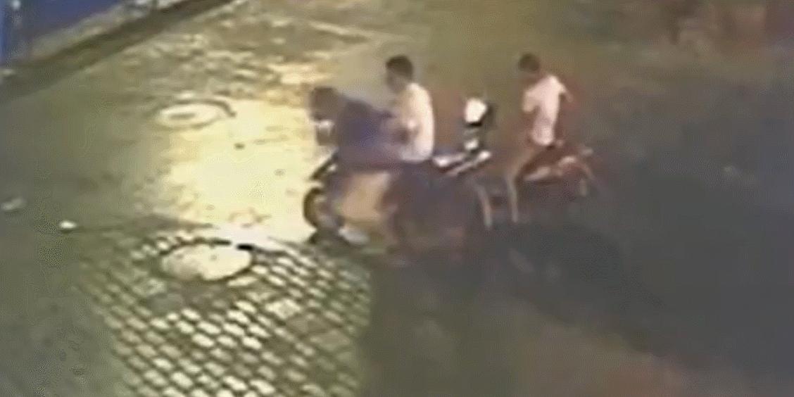 夜色狂魔，女孩子要懂得保护自己，时刻警惕独自在外一定要当心