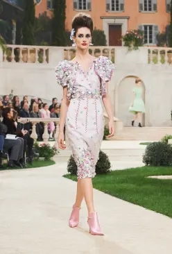 chanel香奈儿1995年时装秀,chanel香奈儿2015高级时装秀