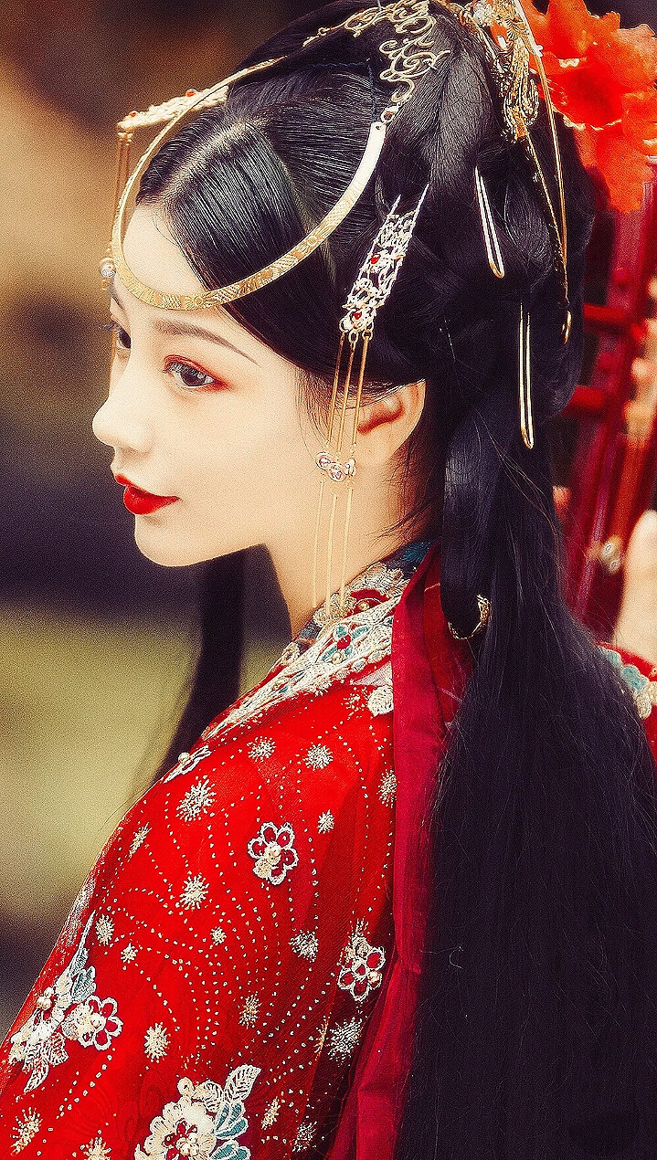 李清照在声声慢中表达了哪些惆怅,李清照词中最经典的四句话