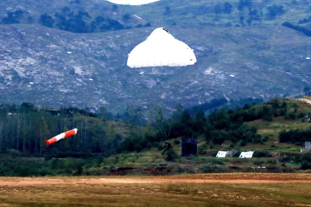 中国空降兵的装备有哪些,中国空降兵最新装备