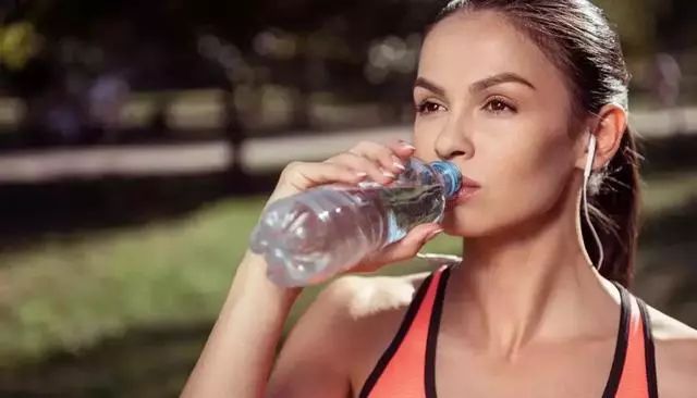 野外求生净化水的方法,野外生存取水的正确方法