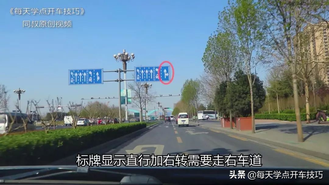 左侧第二条左转道直行扣分吗,左转道路左边没有路直行怎么罚