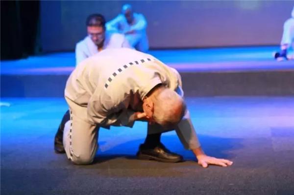 喀麦隆人、韩国人、菲律宾人……他们如何创造监狱里的《心梦》?