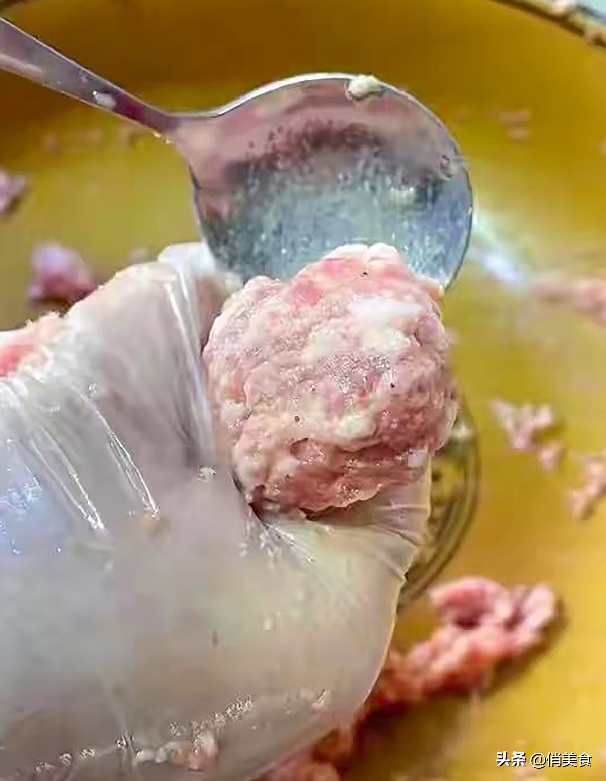 炸肉丸子吃几个不过分,炸丸子记住不要放面粉