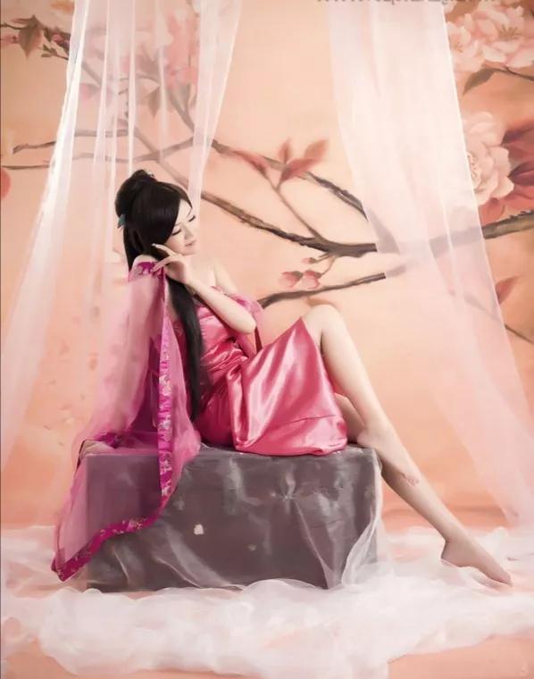 诗经月出的赏析,诗经赏析