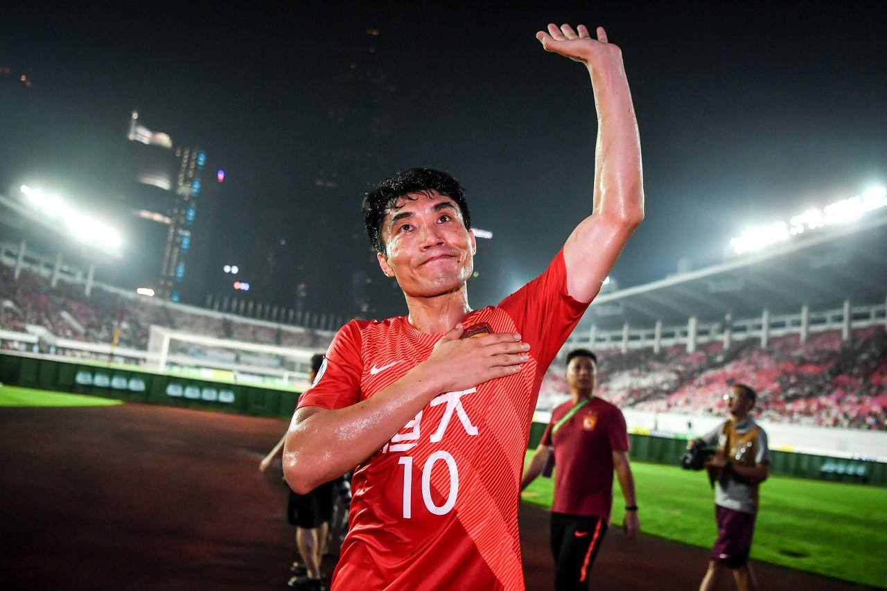 许家印建足球球场,许家印评价郑智视频