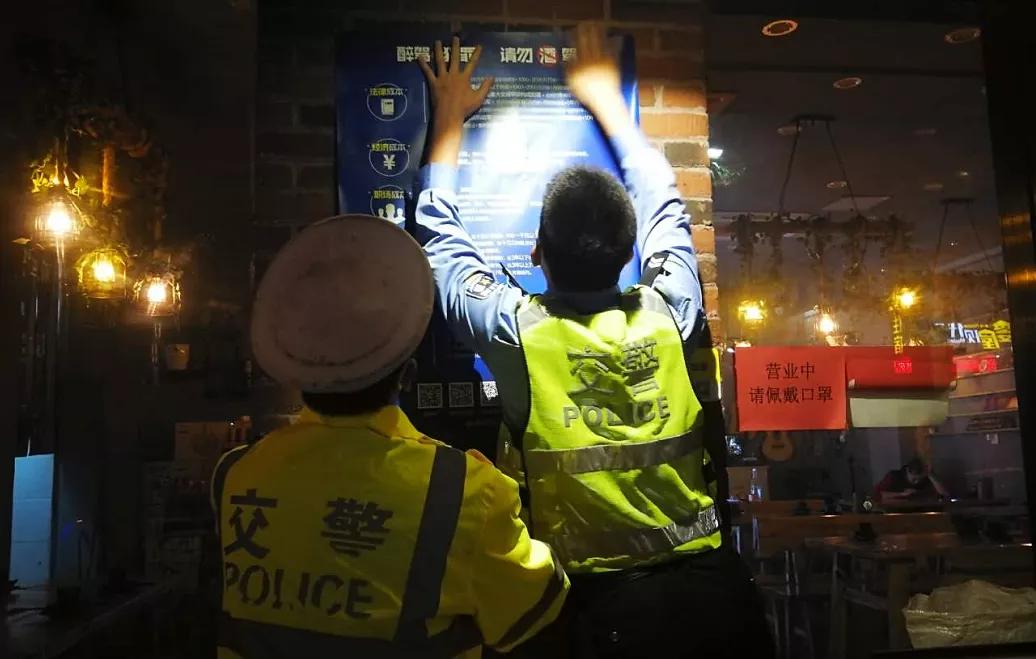 醉猫被逮捕,醉猫被警察抓视频