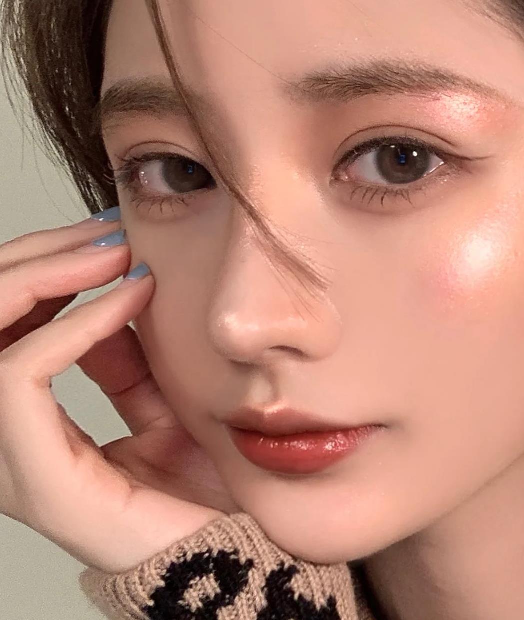 唇干唇纹深怎么办,唇纹深嘴唇起皮干燥怎么办