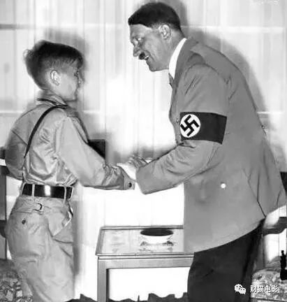 在电影中的希特勒和他的“骑士团”