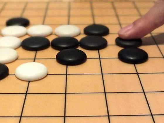 怎样做到玩五子棋不败,五子棋一招致命