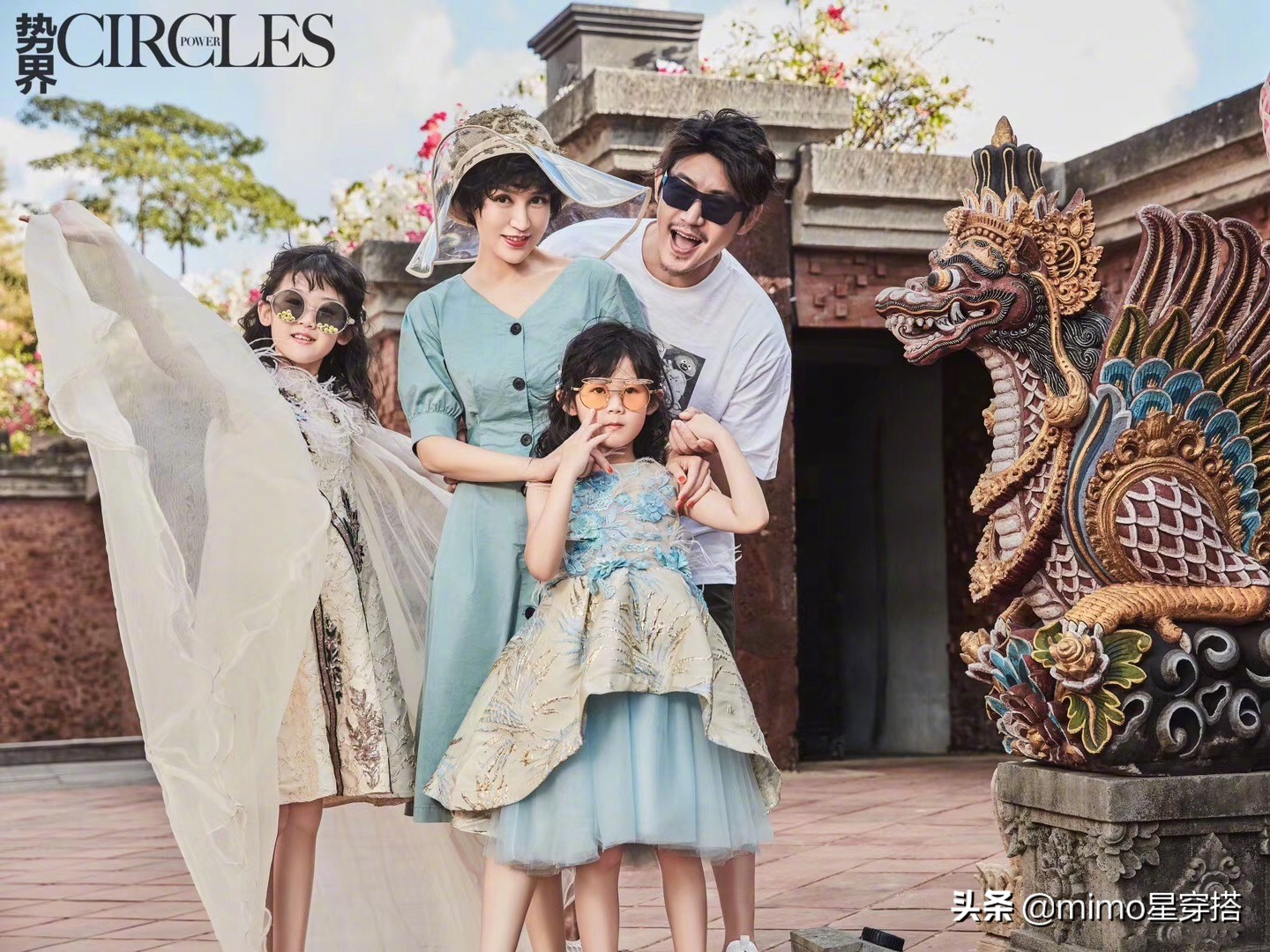 陆毅一家四口萌照,陆毅鲍蕾一家人海边照片