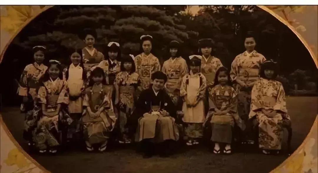 “生而为人，我很抱歉”，太宰治的一生，乃至今日，仍颇受争议