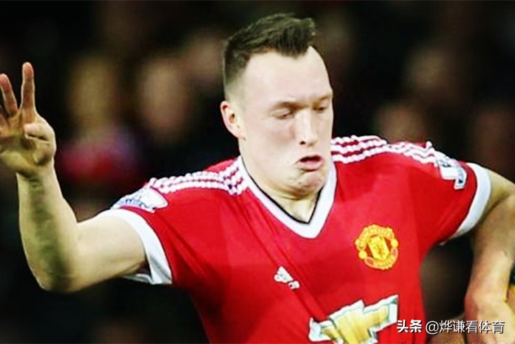 最郁闷的门将!能守得住对方神锋的攻门,却被队友一次次击败!