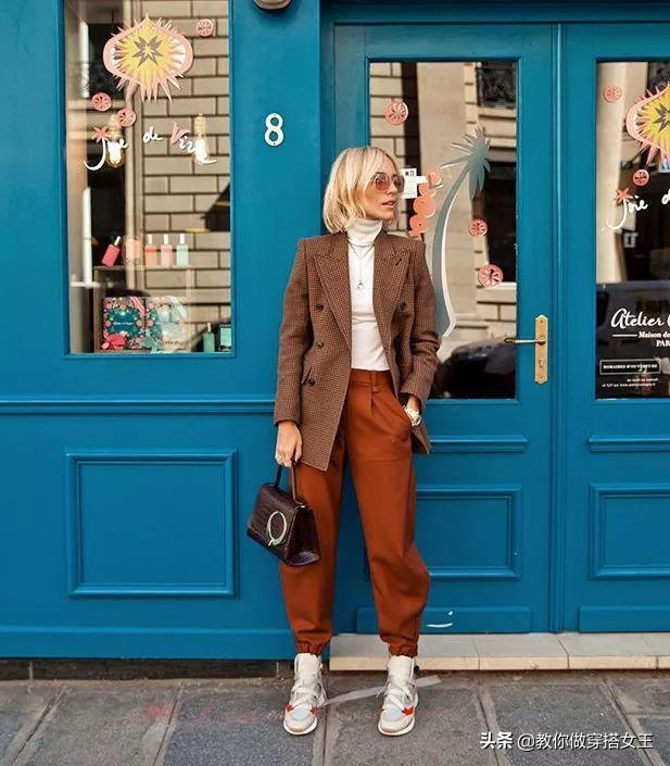2020最潮搭配少不了这一条工装裤,初秋工装裤搭什么上衣