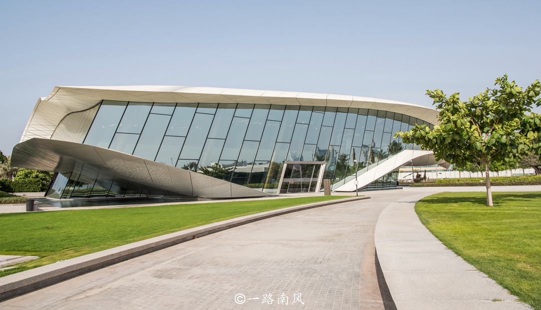 迪拜一望无际大沙漠,中东沙漠明珠迪拜