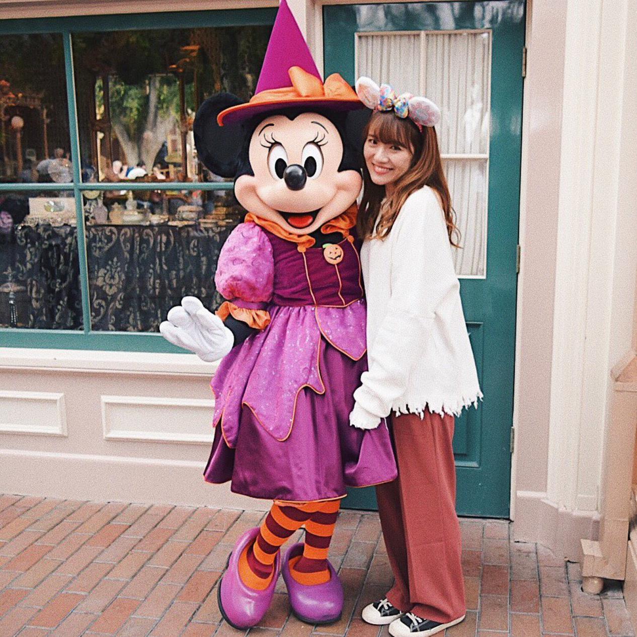 日本女生百搭单品大公开,增高必备牛仔裤,街拍必备白色上衣!